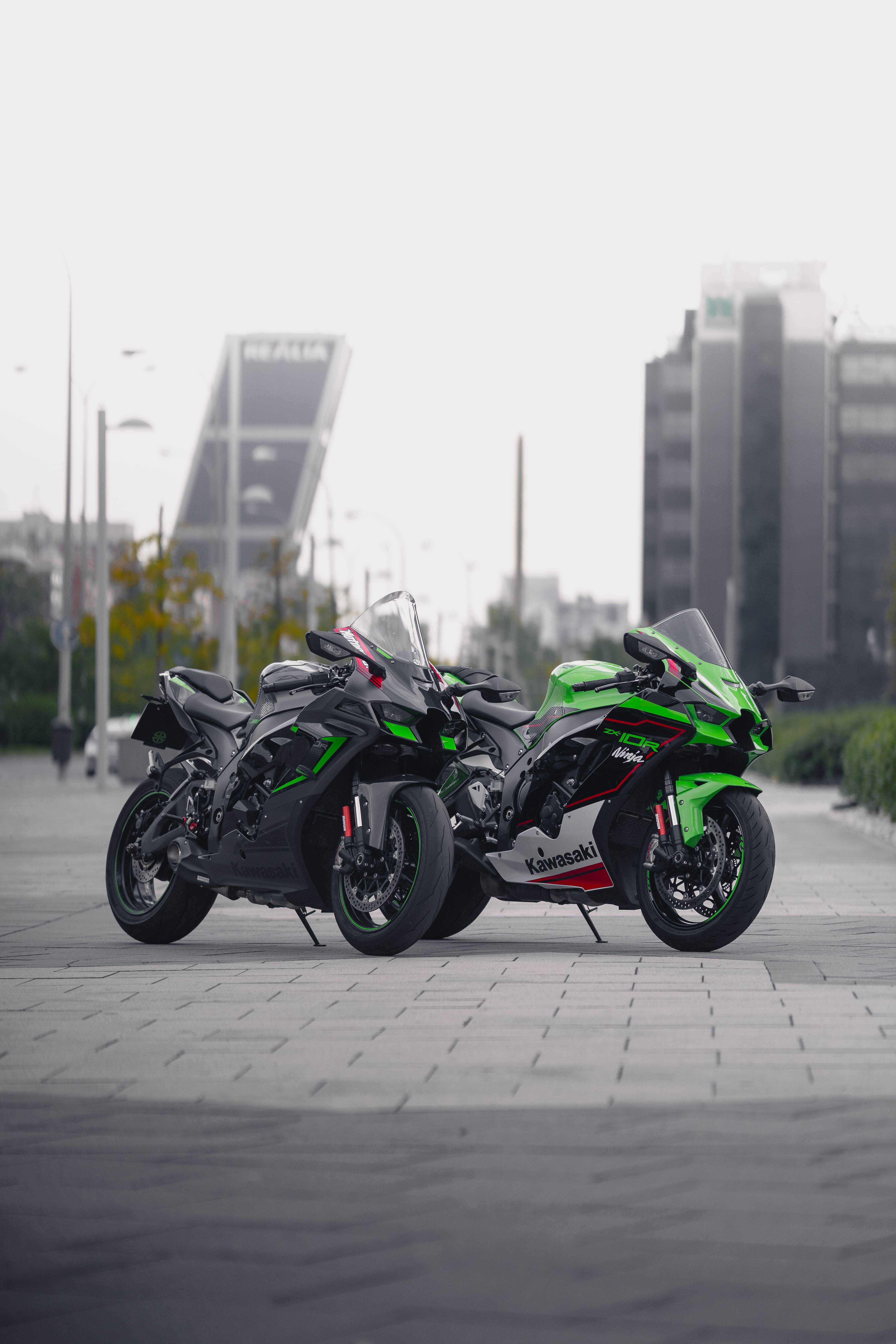 Dos Kawasaki ZX-10R en Madrid.